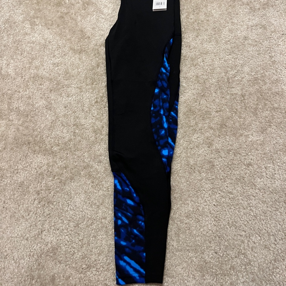 Popfit workout legging NWT Medium